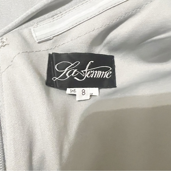 La Femme One Shoulder Ruched Gown
Dress Long Flormal Silver Women's Size 8 - Picture 3 of 7